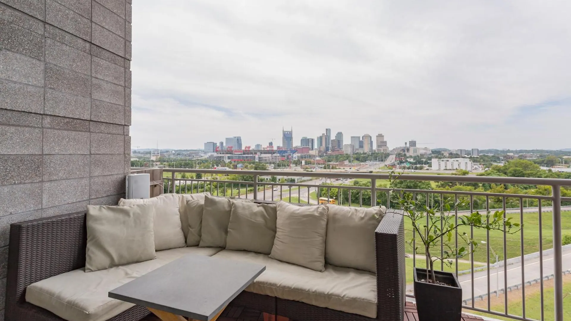 5M600- Two Bedroom Penthouse Nashville 0*,  United States