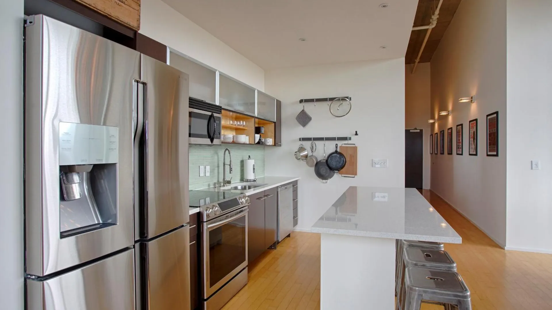 5M600- Two Bedroom Penthouse Nashville 0*,